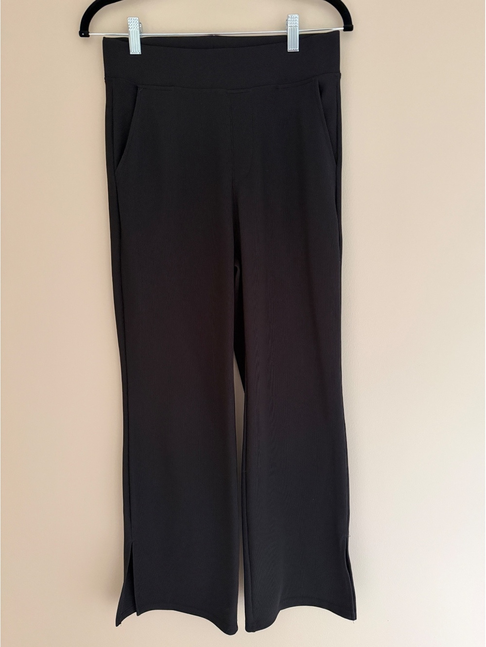 L Move Theology black comfy pants w/ pockets